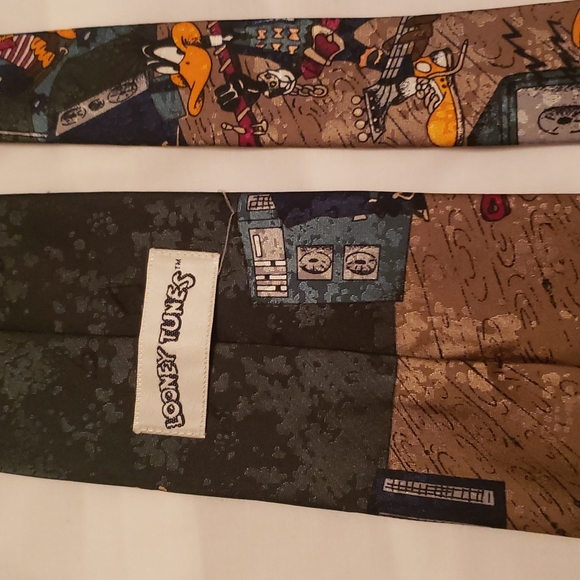 LOONEY TUNES Bugs Bunny and friends music tie - Picture 4 of 4